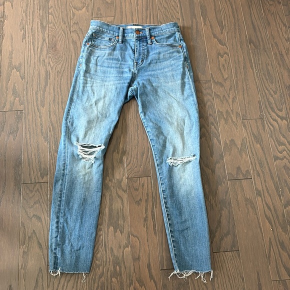 9" High-Rise Skinny Jeans in light Wash - Picture 2 of 4